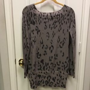 Enti Glamour grey and black sweater. Size L